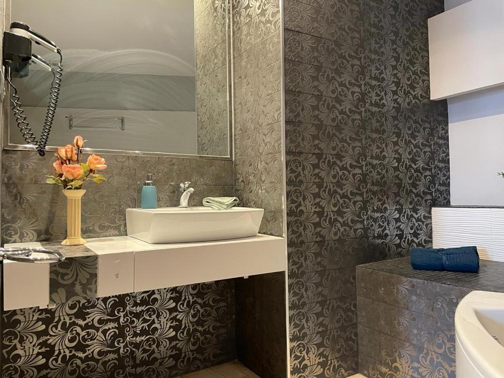 By La Rambla Rooms Барселона Экстерьер фото